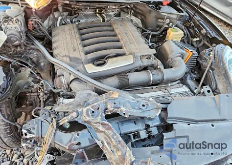 2017 Porsche Cayenne z USA, uszkodzony, nr VIN WP1AA2A24HKA89888